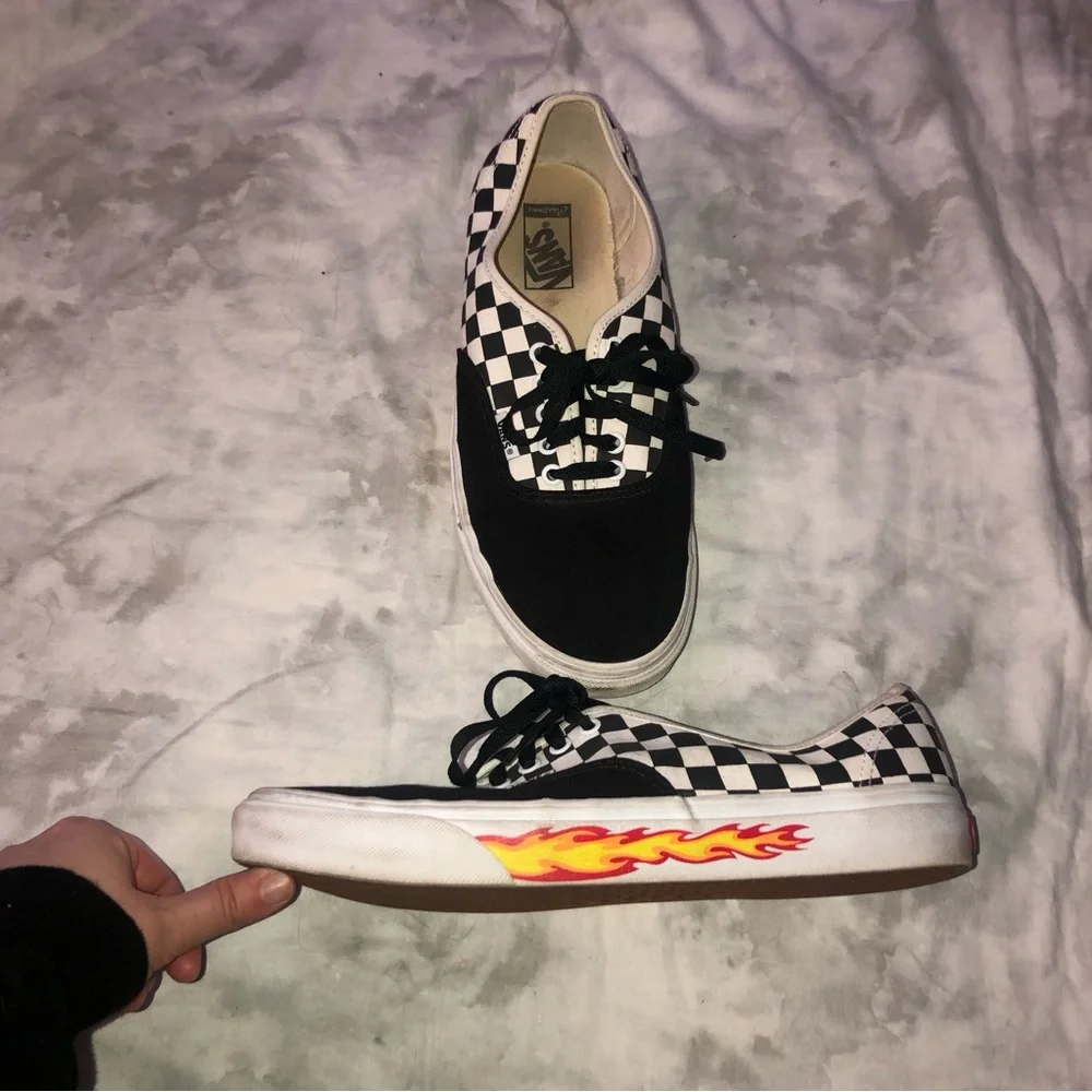 Men’s Vans Checkered Flame Low Top Sneakers - Picture 8 of 9